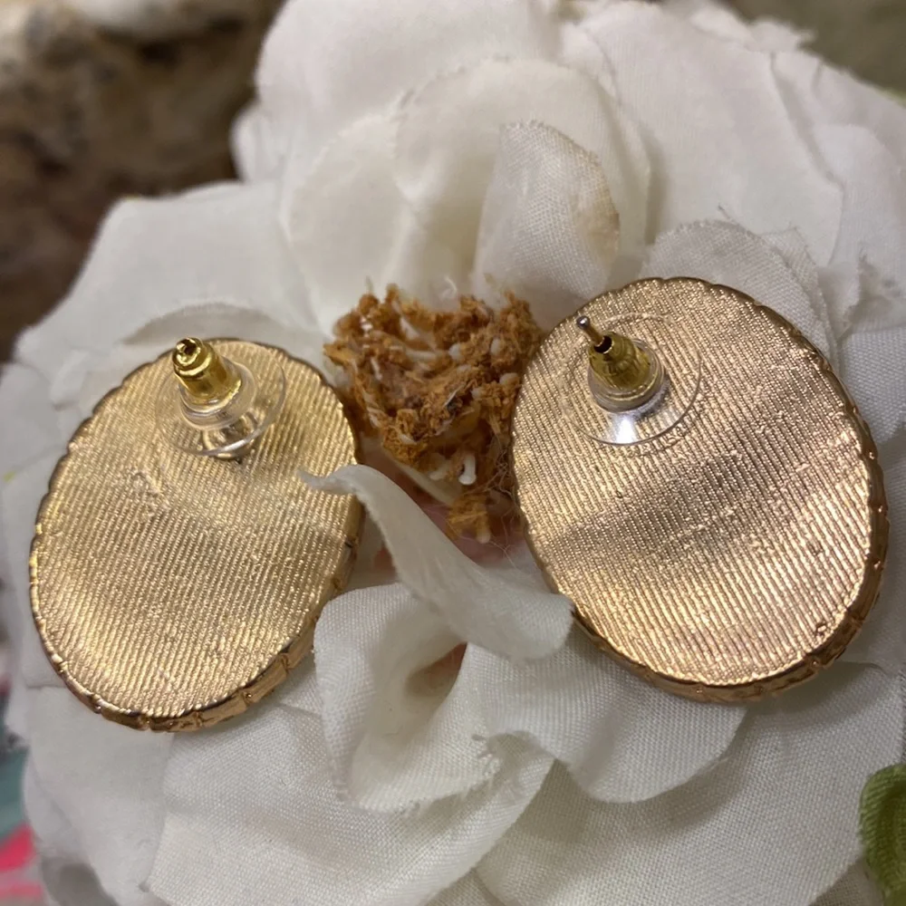 Vintage pierced earrings w/sparkly rhinestones & black plastic center EUC - Picture 3 of 4